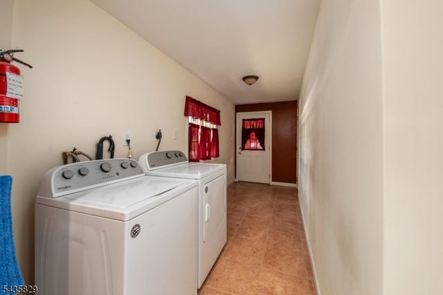13 Island Trl, West Milford Twp., NJ 07421