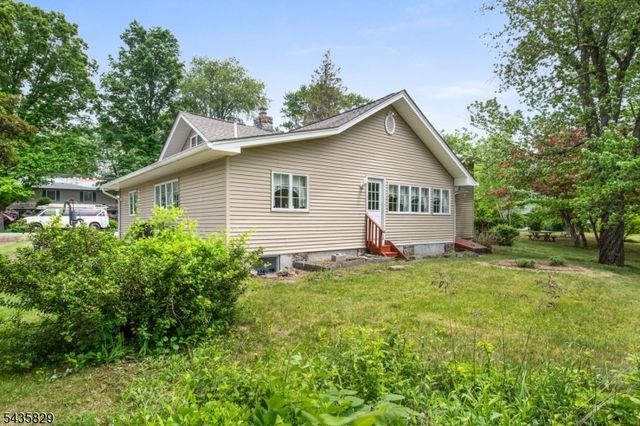 13 Island Trl, West Milford Twp., NJ 07421