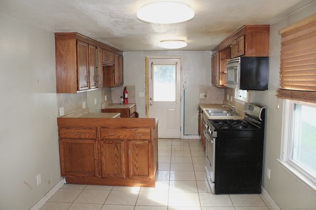 17 Guilford Court, East Haven, CT 06512