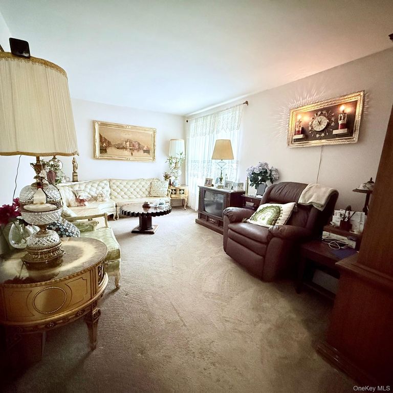 83-15 98 Street 3K, Woodhaven, NY 11421 — photo 2