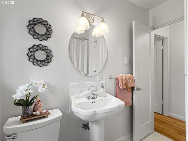 6544 Sw 46TH Pl, Portland, OR 97221