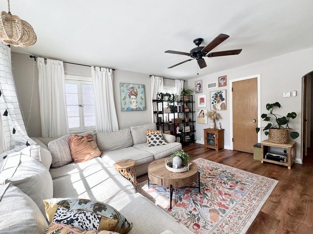 160 W Crawford AVENUE, Milwaukee, WI 53207