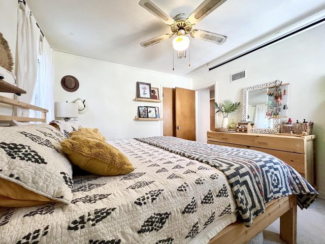 160 W Crawford AVENUE, Milwaukee, WI 53207