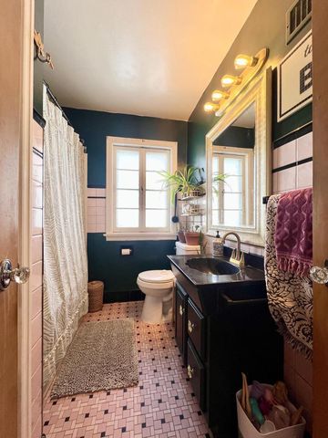 160 W Crawford AVENUE, Milwaukee, WI 53207