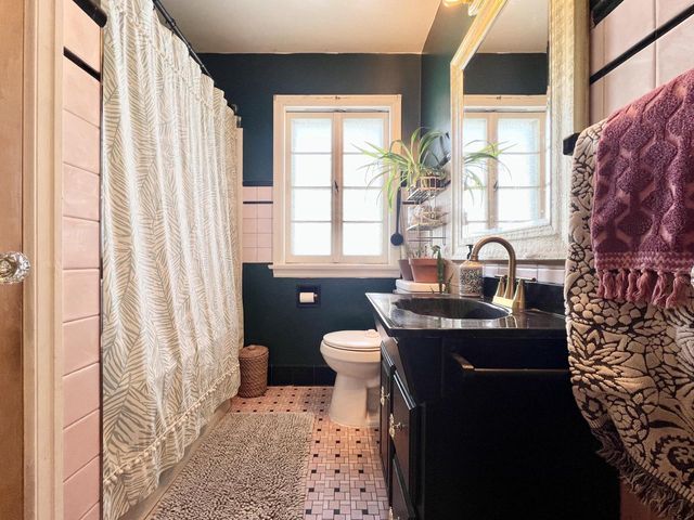 160 W Crawford AVENUE, Milwaukee, WI 53207