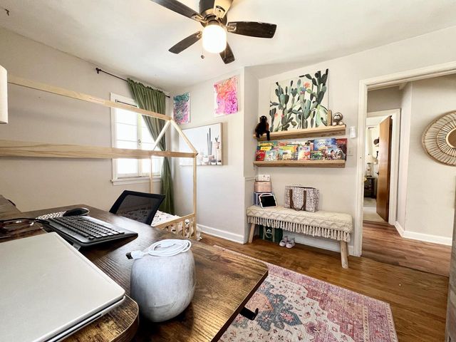 160 W Crawford AVENUE, Milwaukee, WI 53207