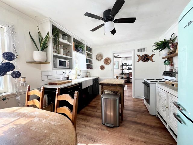 160 W Crawford AVENUE, Milwaukee, WI 53207