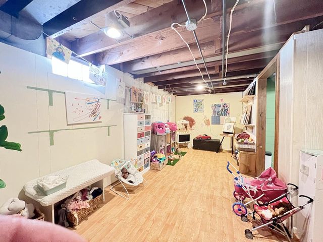 160 W Crawford AVENUE, Milwaukee, WI 53207