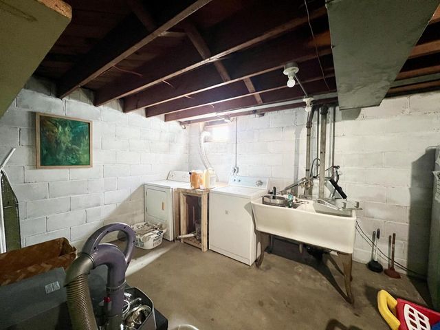 160 W Crawford AVENUE, Milwaukee, WI 53207