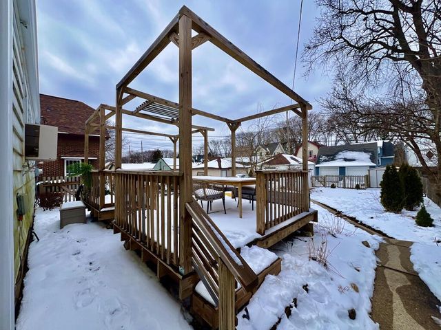 160 W Crawford AVENUE, Milwaukee, WI 53207