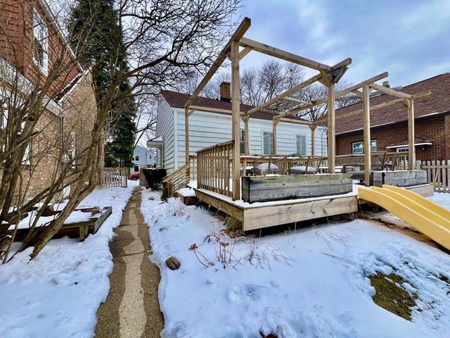 160 W Crawford AVENUE, Milwaukee, WI 53207