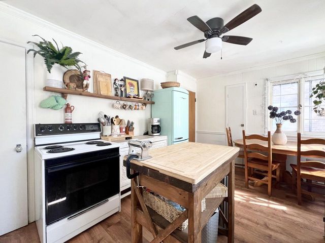 160 W Crawford AVENUE, Milwaukee, WI 53207