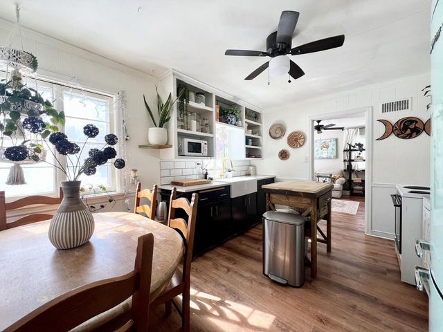 160 W Crawford AVENUE, Milwaukee, WI 53207