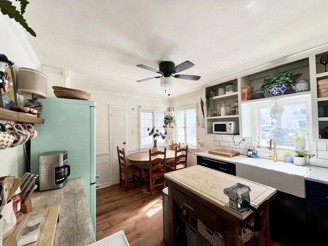 160 W Crawford AVENUE, Milwaukee, WI 53207