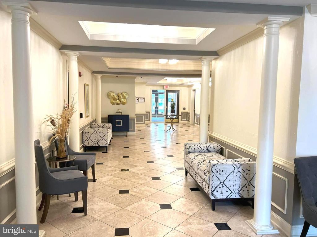 327 KING FARM BLVD #104, Rockville, MD 20850