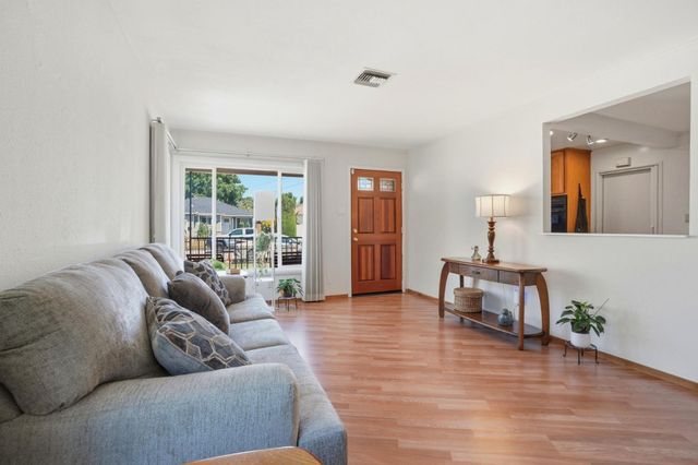 439 Wisteria Drive, East Palo Alto, CA 94303