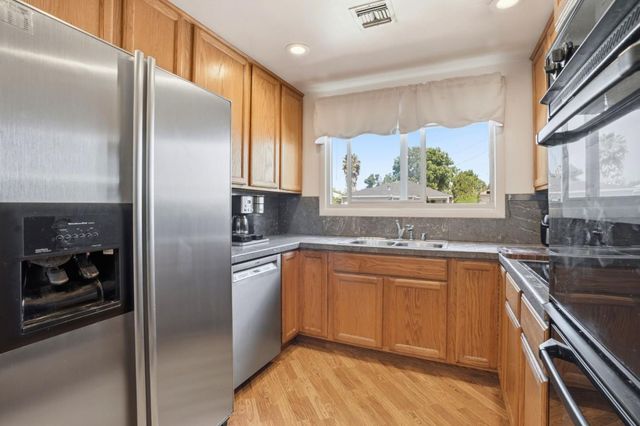 439 Wisteria Drive, East Palo Alto, CA 94303