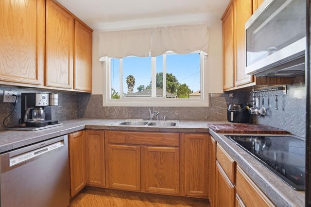 439 Wisteria Drive, East Palo Alto, CA 94303