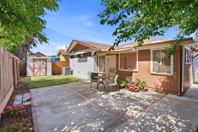 439 Wisteria Drive, East Palo Alto, CA 94303