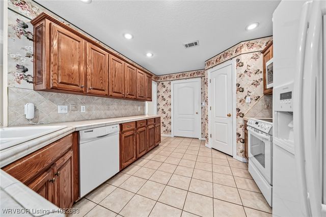 1104 Breckenridge Drive, Van Buren, AR 72956