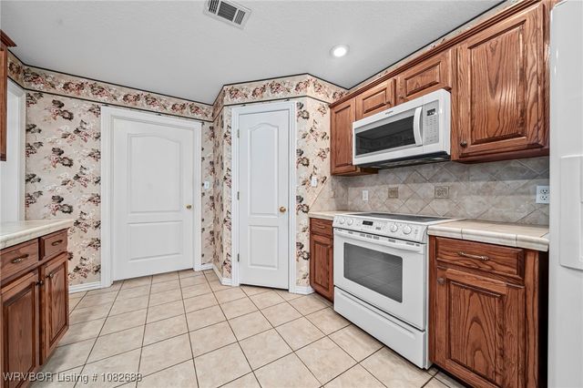 1104 Breckenridge Drive, Van Buren, AR 72956