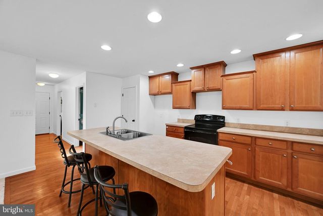 21 HONEYSUCKLE DR, Marietta, PA 17547