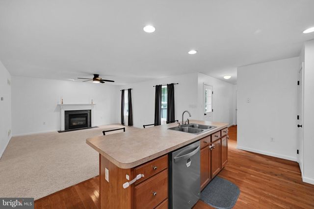 21 HONEYSUCKLE DR, Marietta, PA 17547