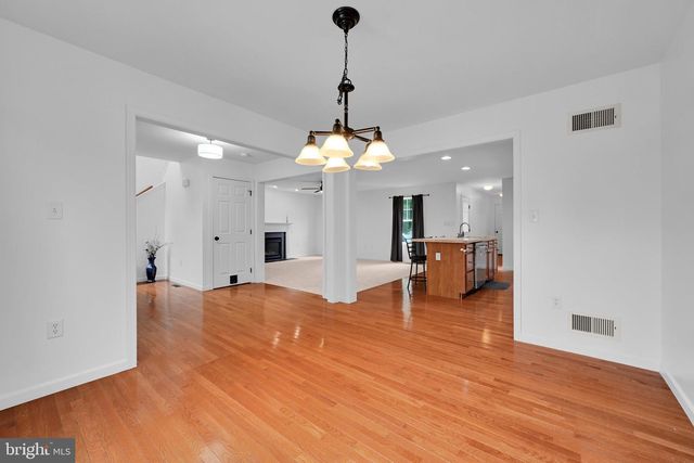 21 HONEYSUCKLE DR, Marietta, PA 17547