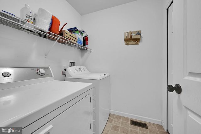 21 HONEYSUCKLE DR, Marietta, PA 17547