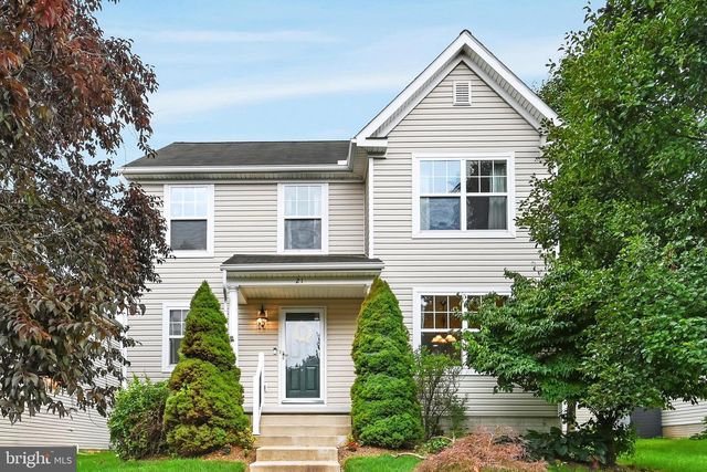 21 HONEYSUCKLE DR, Marietta, PA 17547