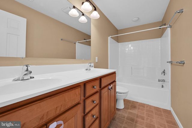 21 HONEYSUCKLE DR, Marietta, PA 17547