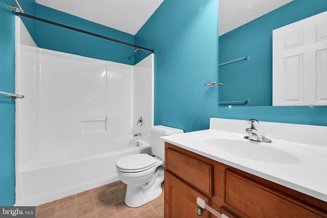 21 HONEYSUCKLE DR, Marietta, PA 17547