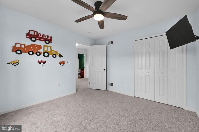 21 HONEYSUCKLE DR, Marietta, PA 17547