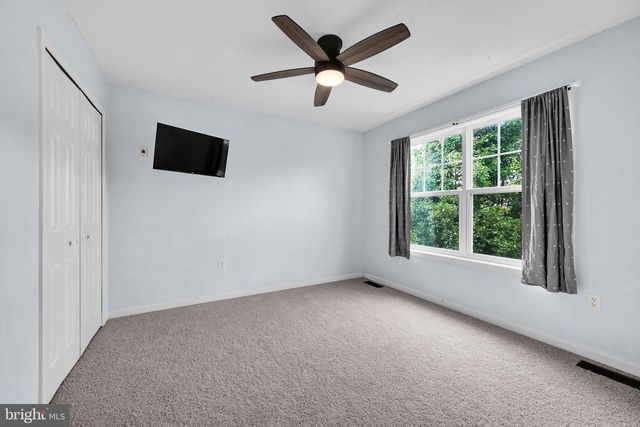 21 HONEYSUCKLE DR, Marietta, PA 17547