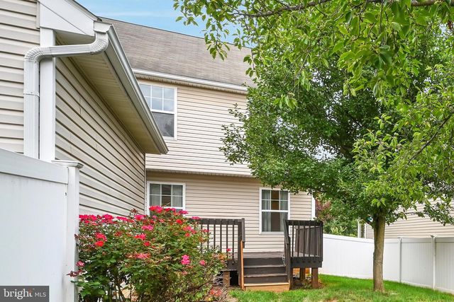 21 HONEYSUCKLE DR, Marietta, PA 17547