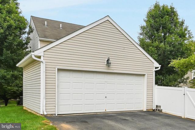 21 HONEYSUCKLE DR, Marietta, PA 17547
