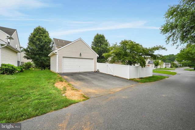 21 HONEYSUCKLE DR, Marietta, PA 17547