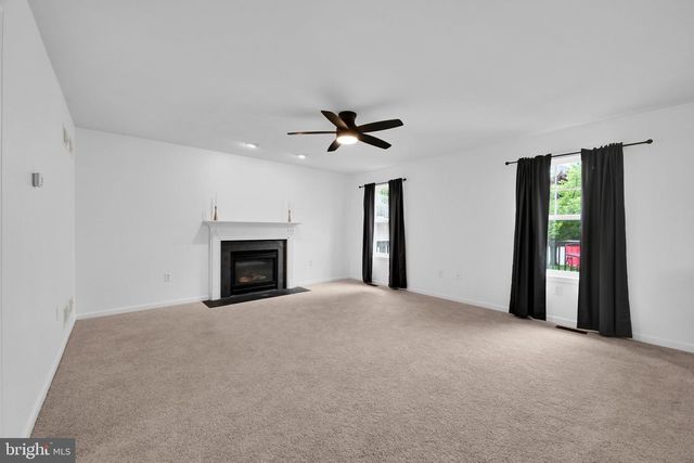 21 HONEYSUCKLE DR, Marietta, PA 17547