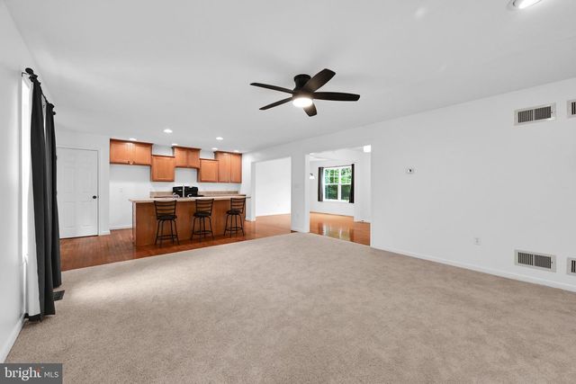 21 HONEYSUCKLE DR, Marietta, PA 17547