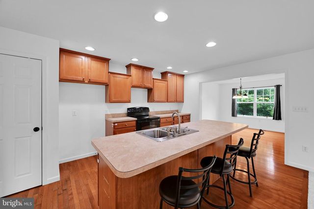 21 HONEYSUCKLE DR, Marietta, PA 17547