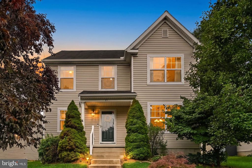 21 HONEYSUCKLE DR, Marietta, PA 17547