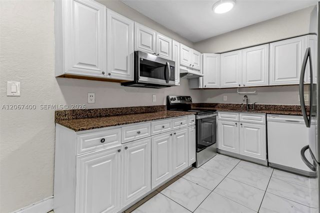 3271 NW 173rd Ter, Miami Gardens, FL 33056