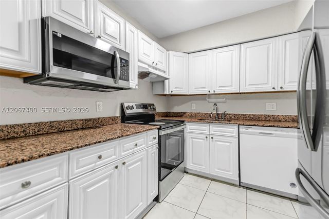 3271 NW 173rd Ter, Miami Gardens, FL 33056