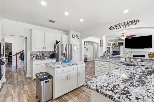 1121 Cogburn Court, Shady Shores, TX 76208
