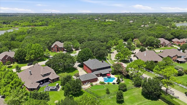 1121 Cogburn Court, Shady Shores, TX 76208