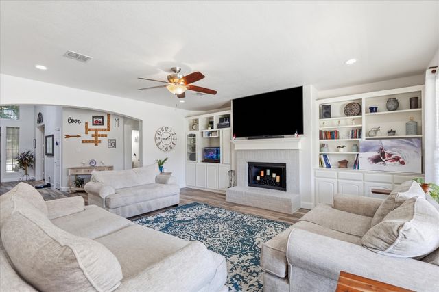 1121 Cogburn Court, Shady Shores, TX 76208