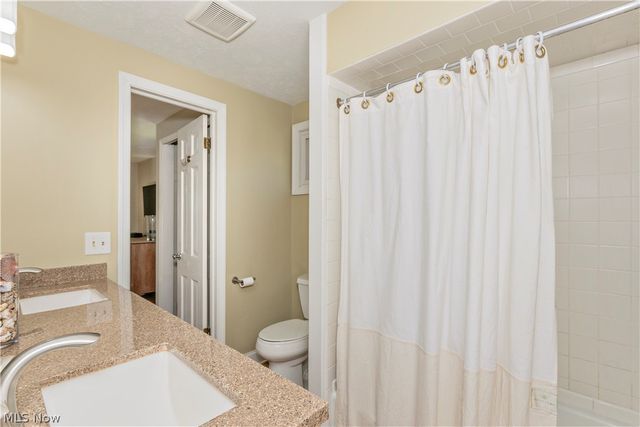 75 Maple Hill Drive, Chagrin Falls, OH 44022