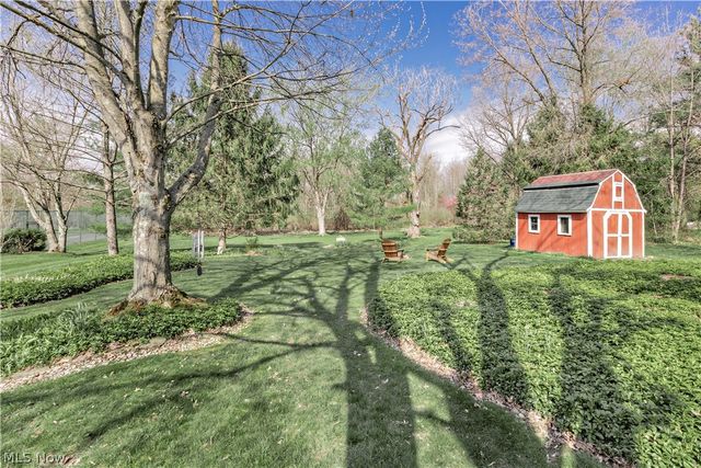 75 Maple Hill Drive, Chagrin Falls, OH 44022
