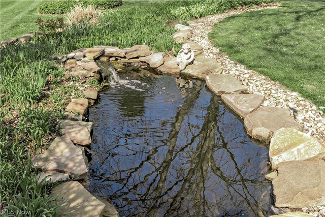 75 Maple Hill Drive, Chagrin Falls, OH 44022