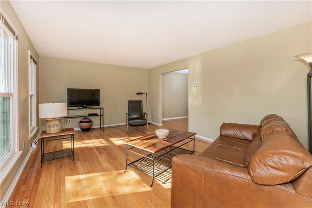 75 Maple Hill Drive, Chagrin Falls, OH 44022